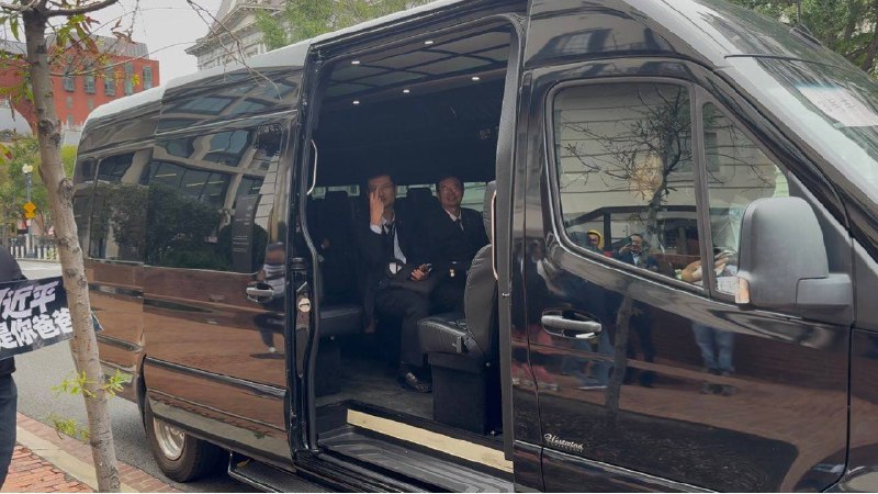 和习近平一起去美国的工作人员 好牛逼啊