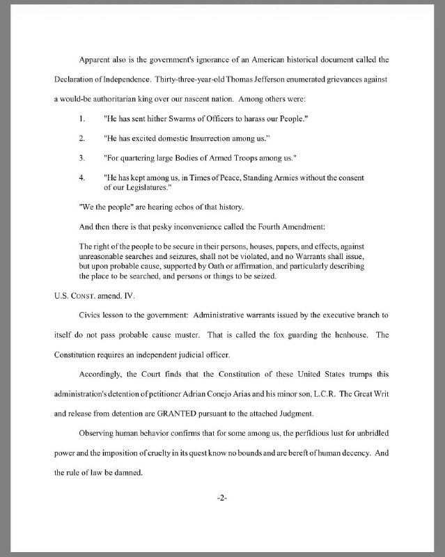 1. 明尼阿波利斯人民抬着美国宪法游行