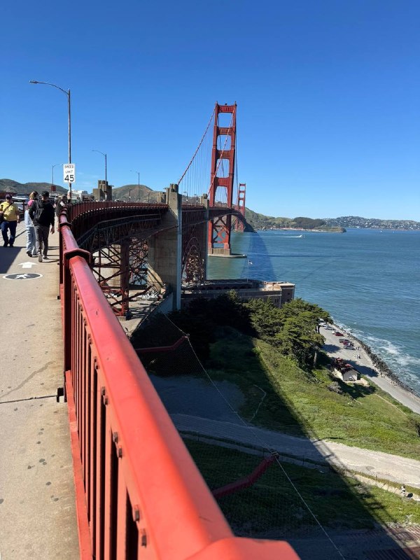 首次看到费资2.17亿美元、费时7年建成的旧金山金门大桥防自杀网