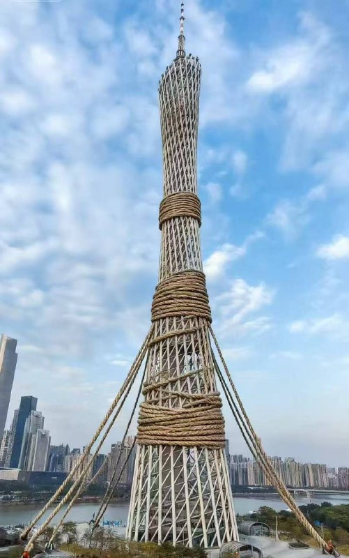 1.深圳大梅沙巨浪,桦加沙来临之前 2.kevin老师带大家一线直击台风桦加沙3.你见过早上8点的广州吗？人没有，车没有，风也没有，雨也没有