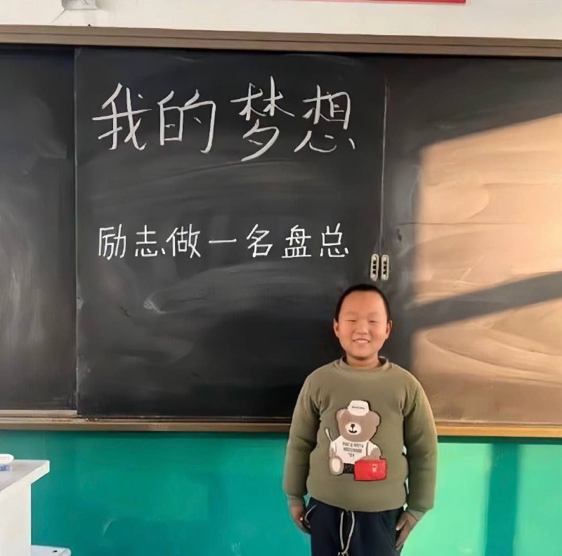 泰国军方截获KK园区逃难狗推大量现金以及多部手机KK谈判成功啦 ！据消息，目前已经和缅军谈判成功，缴纳30%保护费，所有流浪在外的狗子们，7天后可以返回KK继续工作，敲起心爱的键盘流浪的小伙伴可以不用慌了，而在集中营的小伙伴，需要公司或个人缴纳8500U就可以离开，至于妙瓦底其它园区，目前在谈判愿意缴纳30%就不会突袭，但是该遣送的还是会遣送一部分，祝大家好运！泰国军方截获KK园区逃难狗推大量现金以及多部手机KK谈判成功啦 ！据消息，目前已经和缅军谈判成功，缴纳30%保护费，所有流浪在外的狗子们，7天后可以返回KK继续工作，敲起心爱的键盘流浪的小伙伴可以不用慌了，而在集中营的小伙伴，需要公司或个人缴纳8500U就可以离开，至于妙瓦底其它园区，目前在谈判愿意缴纳30%就不会突袭，但是该遣送的还是会遣送一部分，祝大家好运！