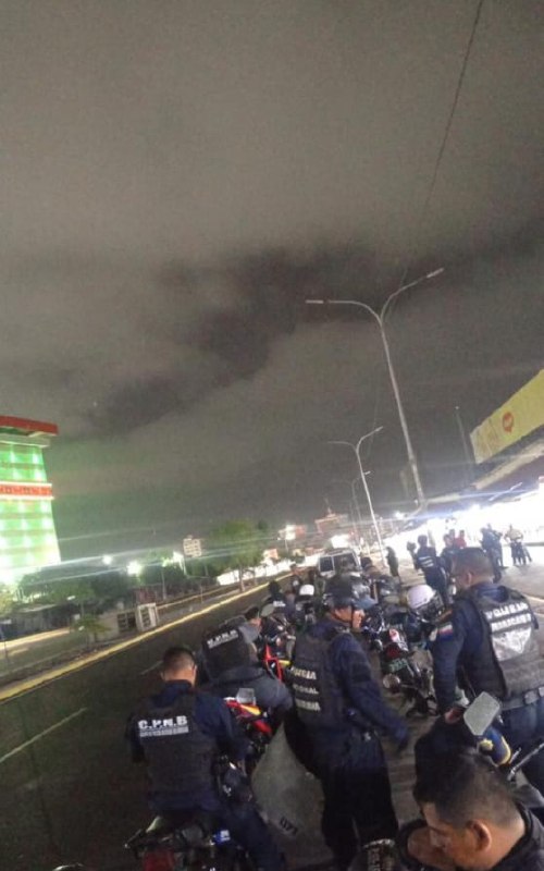 1. 委内瑞拉国家警察（PNB）在马拉开波、科罗、巴基西梅托、塔奇拉和梅里达发布了一项非官方命令