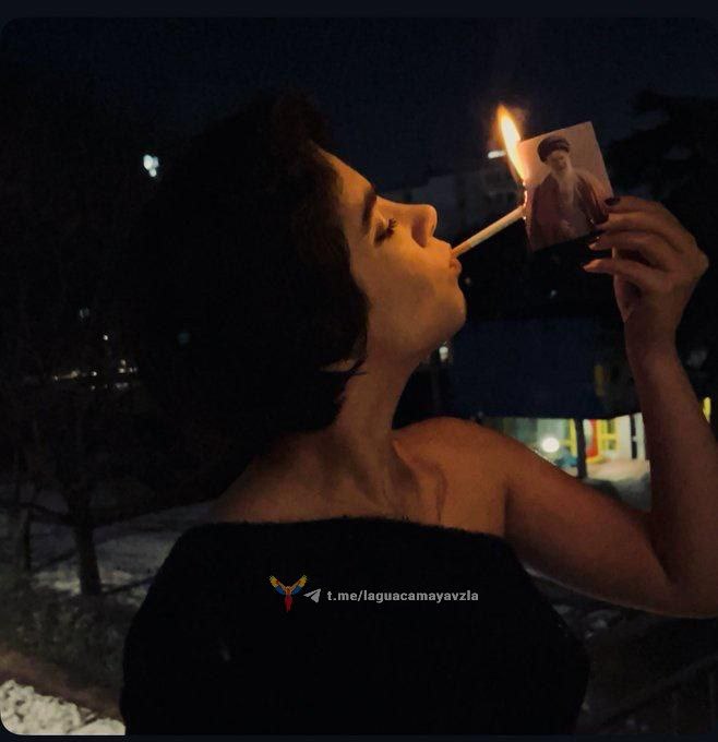 伊朗女性在穿戴头巾（遮盖她们在街上的面容）多年后开始反抗伊朗女性在穿戴头巾（遮盖她们在街上的面容）多年后开始反抗