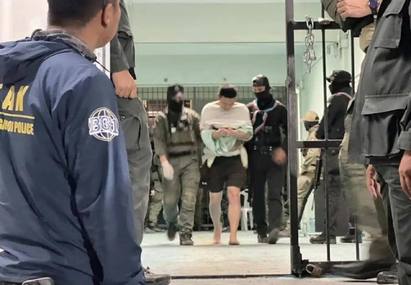 昨天325名中国人暴动冲击泰国移民局，15人获刑泰国移民局副局长兼发言人彻林12月10日通报称，12月9日23时20分左右，325名中国籍非法入境人员在达府他可喜县塔萨栾镇的达府第二外籍人员羁押所内发起暴动