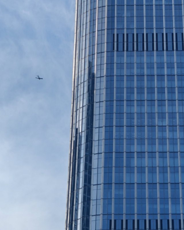 1.根据 FR24 原始数据复盘，B-12PP在撞击中信大厦之前疑似关闭了应答机