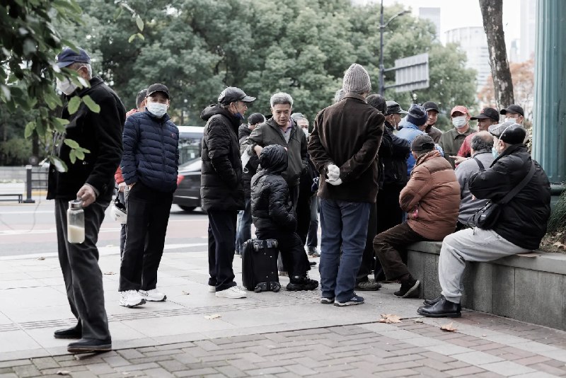 社保崩了 上头又开始忽悠养老靠街坊
