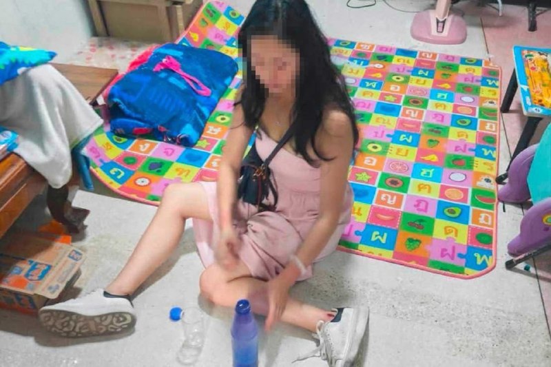 1.【中国女子在泰国遭4人绑架，途中跳车逃生】8月23日，一名中国女子在泰国曼谷误上“导游”车辆，随后遭4名泰国男子绑架，疑似准备被送往湄索