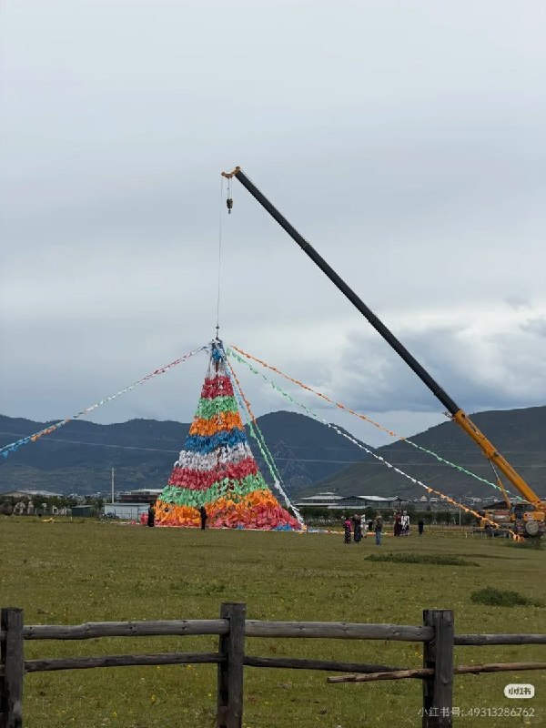 9月2日，有云南旅游从业者发文提醒称，近期云南多地与藏传佛教相关的“经幡景观”出现拆除或取消的情况