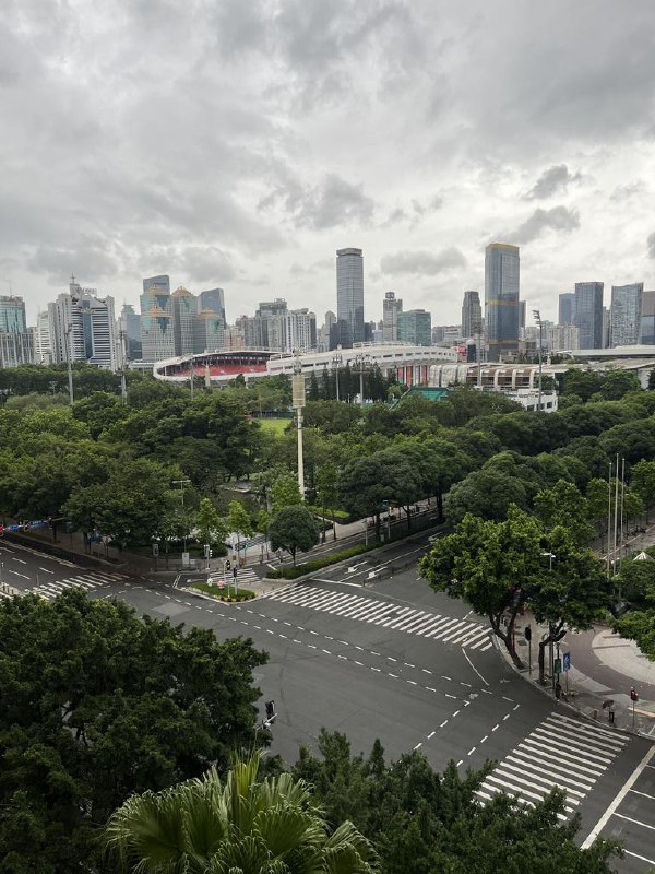 1.深圳大梅沙巨浪,桦加沙来临之前 2.kevin老师带大家一线直击台风桦加沙3.你见过早上8点的广州吗？人没有，车没有，风也没有，雨也没有