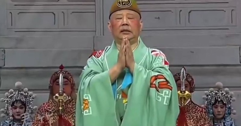 郭德纲改编红歌被查：相声“红线”越来越窄？