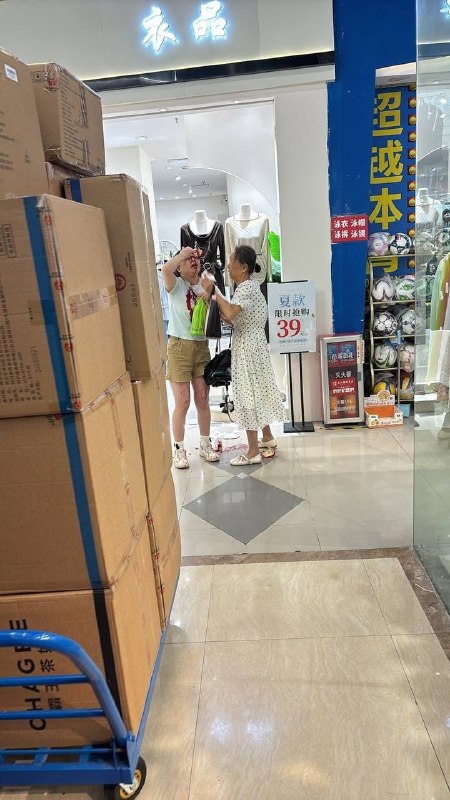 1.9月14日广州大学生无差别乱捅事件,其实是有差别，据说凶手只捅女的？2.【广州大学城发生持刀伤人案，通报不提“大学城”和高校食堂】9月14日，广州大学城发生一起持刀伤人事件，网传行凶者疑似存在报复社会动机