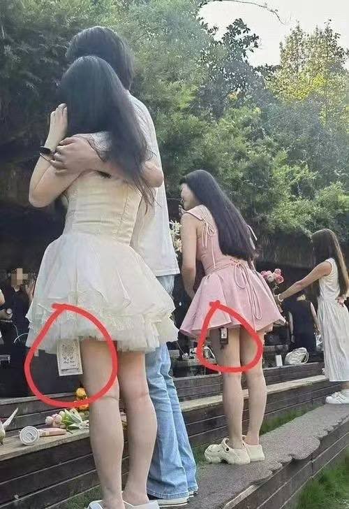 七天无理由退货让中国人玩成了天天穿新衣服不花钱！一个没有诚信的社会多么可怕！你这巨型吊牌根本没有用，碰到懂行的，你弄个50厘米的吊牌都没有用！via Twitter @破幕推墙七天无理由退货让中国人玩成了天天穿新衣服不花钱！一个没有诚信的社会多么可怕！你这巨型吊牌根本没有用，碰到懂行的，你弄个50厘米的吊牌都没有用！via Twitter @破幕推墙