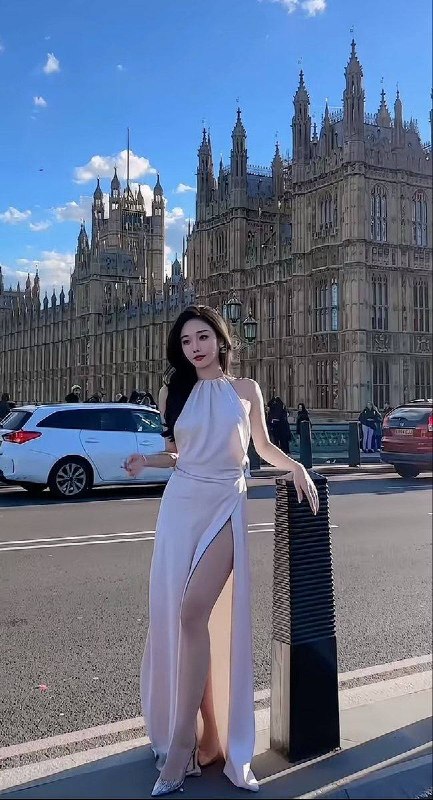 网红 #雅典娜确认遇害 ，太心痛了！而罪魁祸首 #李怡霏 还在逍遥法外！2023年3-5月李怡霏通过线下活动接近 #雅典娜结伴游玩以闺蜜称呼后以失恋为由邀请雅典娜出国雅典娜一开始不同意李怡霏又找来假母亲一起游说心软的雅典娜最终同意2023年6月16日雅典娜登机之后李怡霏找理由没有上机并把雅典娜行踪给到刘瀚文团伙可怜的雅典娜下机就被控制住2026年6月19日绑匪先用雅典娜手机给其家人谎称雅典娜欠下赌债要80万美金雅典娜父母察觉不对绑匪摊牌威胁雅典娜父母不给钱就撕票还附带雅典娜被殴打受害的照片最终雅典娜父母分批次全额支付了“赎金”而绑匪拿到钱就残忍杀害了雅典娜此时距离雅典娜入境才短短数日😭2023年-2026年这三年多为掩盖雅典娜被杀害的真相绑匪在网上散布各种烟雾弹说雅典娜被卖柬埔寨园区被迫做娱乐行业因为此大家都还抱有一丝希望直到7月20日刘瀚文被抓大家才知道雅典娜早已被害而那个被称为雅典娜“闺蜜”的、伥鬼李怡霏还在境外逍遥法外！表面感情深厚实则蛇蝎心肠大家都要保持警惕害人之心不可有防人之心不可无啊！网红 #雅典娜确认遇害 ，太心痛了！而罪魁祸首 #李怡霏 还在逍遥法外！2023年3-5月李怡霏通过线下活动接近 #雅典娜结伴游玩以闺蜜称呼后以失恋为由邀请雅典娜出国雅典娜一开始不同意李怡霏又找来假母亲一起游说心软的雅典娜最终同意2023年6月16日雅典娜登机之后李怡霏找理由没有上机并把雅典娜行踪给到刘瀚文团伙可怜的雅典娜下机就被控制住2026年6月19日绑匪先用雅典娜手机给其家人谎称雅典娜欠下赌债要80万美金雅典娜父母察觉不对绑匪摊牌威胁雅典娜父母不给钱就撕票还附带雅典娜被殴打受害的照片最终雅典娜父母分批次全额支付了“赎金”而绑匪拿到钱就残忍杀害了雅典娜此时距离雅典娜入境才短短数日😭2023年-2026年这三年多为掩盖雅典娜被杀害的真相绑匪在网上散布各种烟雾弹说雅典娜被卖柬埔寨园区被迫做娱乐行业因为此大家都还抱有一丝希望直到7月20日刘瀚文被抓大家才知道雅典娜早已被害而那个被称为雅典娜“闺蜜”的、伥鬼李怡霏还在境外逍遥法外！表面感情深厚实则蛇蝎心肠大家都要保持警惕害人之心不可有防人之心不可无啊！