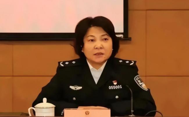 包养多名年轻男子 上海女副区长淫乱私生活曝光
