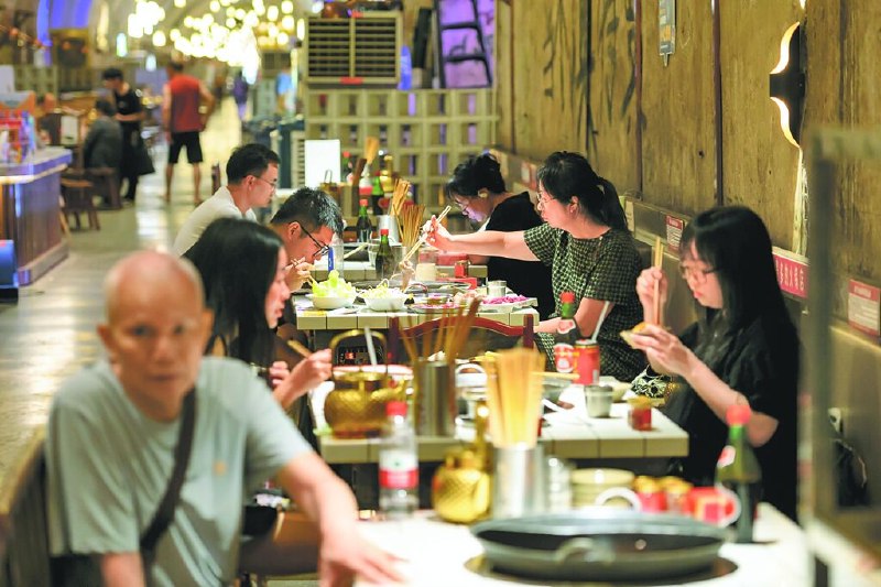 深圳火锅店特招985、211毕业生 引发热议