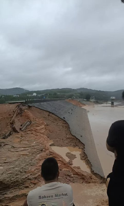 1.广西六蓝水库除险加固投资7362万，水库总库容9276万立方米，招标书上显示本次加固主要特点为大坝采用混凝士防渗墙加高压摆喷加固
