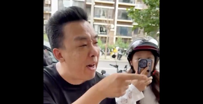 台湾女演员在北京街头遭一对男女围攻 惹热议