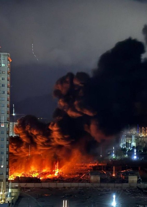 🇮🇷 伊朗战争 | 今日简报• “乔治·H·W·布什”号航空母舰驶向伊朗• 美军地面部队抵达• 以色列袭击布什尔机场• 伊拉克民兵入侵伊朗，协助伊朗伊斯兰革命卫队• 伊拉克巴格达传出枪声• 反对派声称伊朗伊斯兰革命卫队领导人艾哈迈德·瓦希迪被击毙