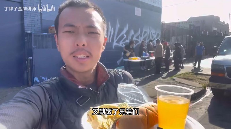 根据最新公开信息，“丁胖子金牌讲师”（真名雷森，四川泸州人）已从“等待移民法庭审理”（pending asylum hearing）状态，转向驱逐名单（deportation proceedings），即将被遣返回🇨🇳这不是突发事件，而是因为他曾经公开发布持枪视频被举报