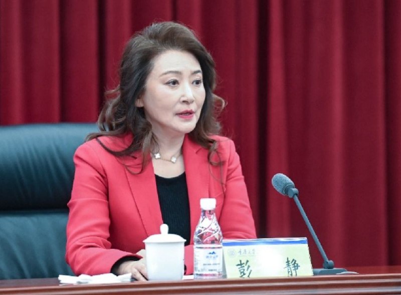 传重庆官二代女律师被带走 疑涉胡衡华钱案