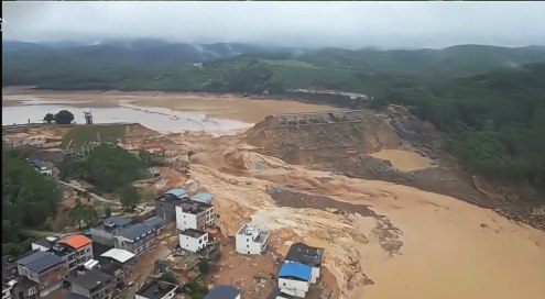 1.广西横州六蓝水库决堤前后对比2.广西横州六蓝水库溃坝后的最新视频显示水位已经退落