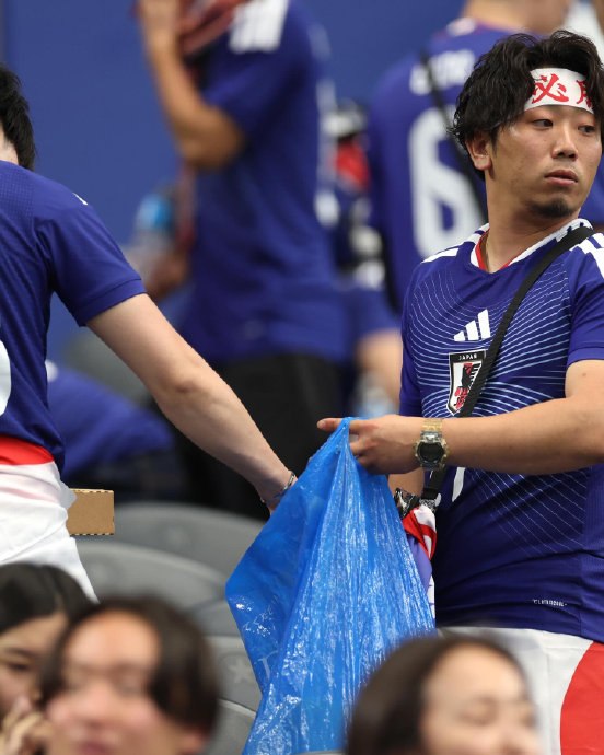 日本🇯🇵对荷兰🇳🇱，日本两度落后，两度追平