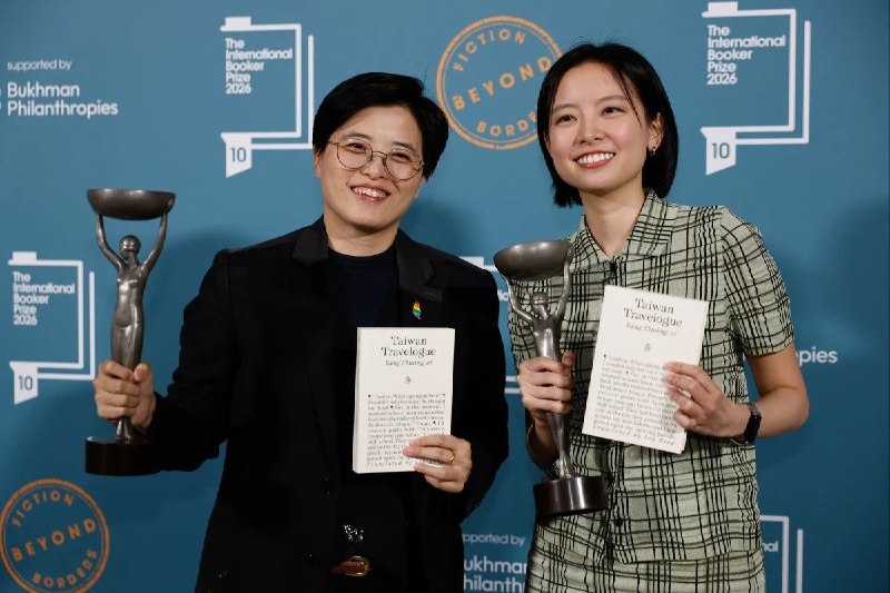 近日，台湾作家杨双子的《台湾漫游录》获得国际布克奖后，大陆官方和网络舆论迅速将这本文学作品政治化