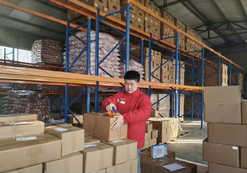 1. 快递要涨价了,继油价涨价、燃油基建费涨价、卫生巾涨价、高铁涨价以后——快递也要涨价了！2. 继油价多轮上涨之后，中国内地航空燃油费已上涨，4月8日起部分快递费运费也开始上涨，最终将传导至各行各业