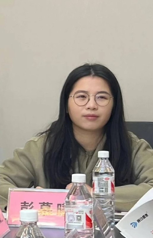1.内地一车主，连续多日强行霸占他人车位，还冒充在外出差，被发现后拒不道歉，也不挪车，并且无理报警