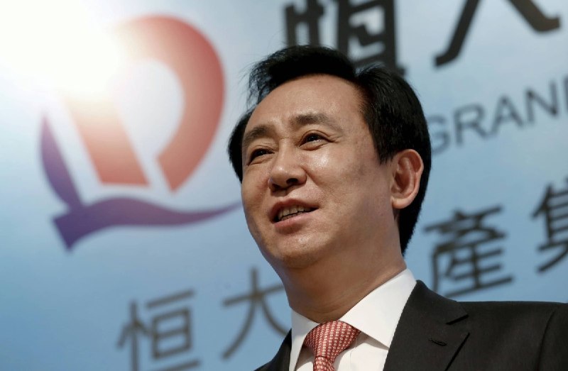 1. 许家印套现700亿元，钱怎么花？根据清盘人的调查，许家印家族通过分红，拿走超过500亿元，都通过离岸公司转移至海外