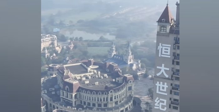 “中国版棕榈岛”烂尾 夜如鬼域冷清萧条