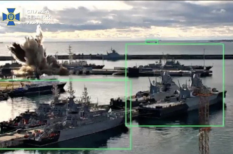 1.乌克兰首次使用其“海底宝贝”（Sub Sea Baby）水下无人机，于俄罗斯海军黑海基地内，击沉了一艘俄罗斯基洛级潜艇