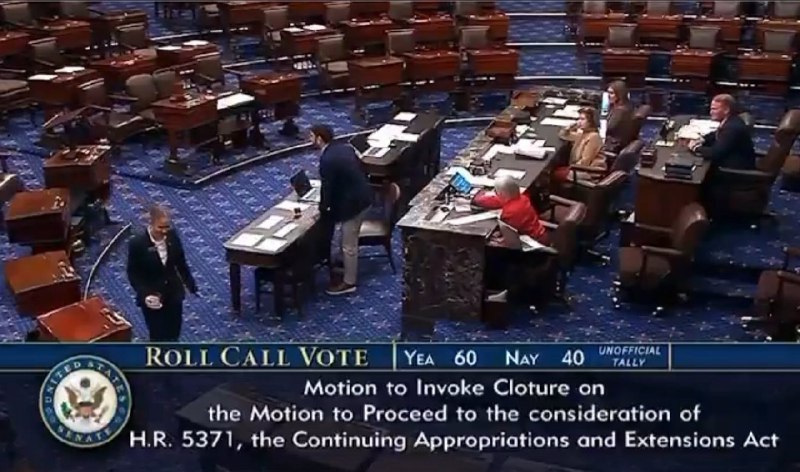🚨8名民主党参议员背叛，共和党最终几乎没有任何让步就获胜今晚，八位民主党参议员——凯瑟琳·科尔特斯·马斯托（内华达州民主党）、迪克·德宾（伊利诺伊州民主党）、约翰·费特曼（宾夕法尼亚州民主党）、玛吉·哈桑（新罕布什尔州民主党）、蒂姆·凯恩（弗吉尼亚州民主党）、安格斯·金（缅因州民主党）、杰基·罗森（内华达州民主党）和珍妮·沙欣（新罕布什尔州民主党）——与共和党人联手，以60比40的投票结果，促成一项突破性协议