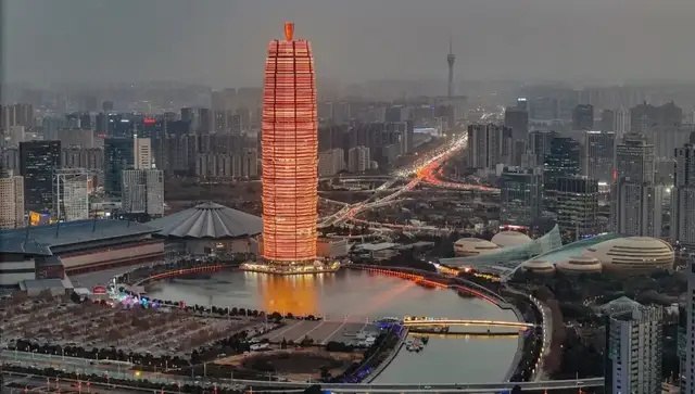 中国强省会之争：吸血还是辐射？