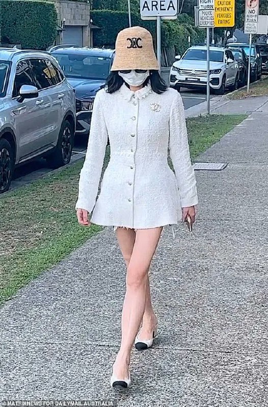 小径残雪 (Twitter)澳洲杨兰兰的案子老夫一直没有关注，因为传言太离谱，估计就是某亿万富豪之女而已
