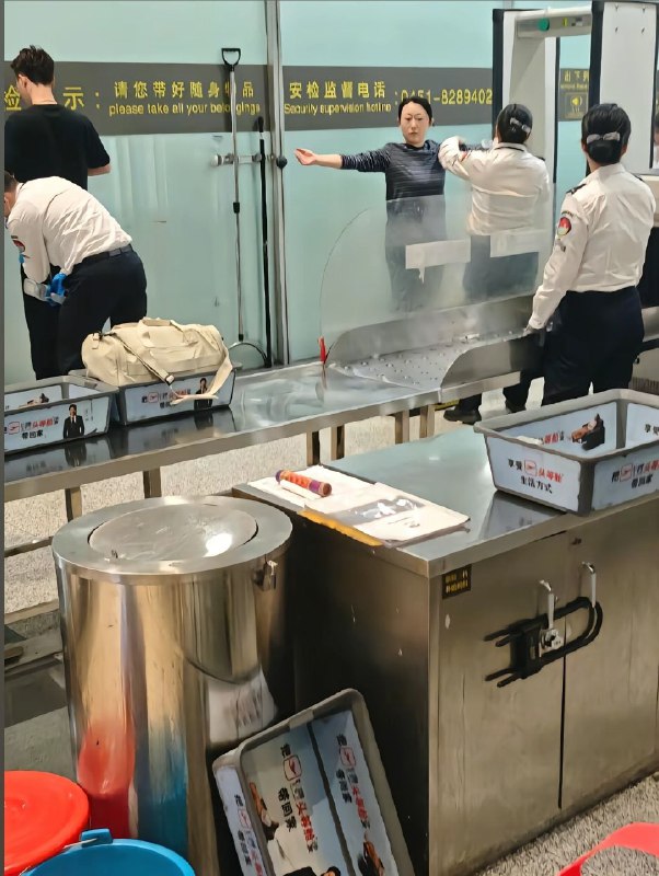 ziyousuiwo（随时更新中国新闻评论） (Twitter)近日，网红擦边博主 汤圆妈，被封号，网传因为她在澳门做外围