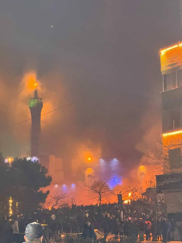 1 月 8 日晚间，德黑兰卡吉广场抗议活动的更多视频片段被曝光