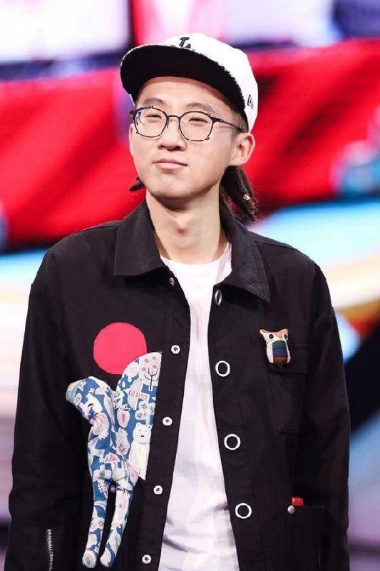 1. 【脱口秀演员池子重启海外巡演，首站东京】脱口秀，犯禁的艺术！池子（本名王越池）目前正在进行2026年脱口秀世界巡演，今晚将在东京演出，讲那些在国内“不能讲”的段子