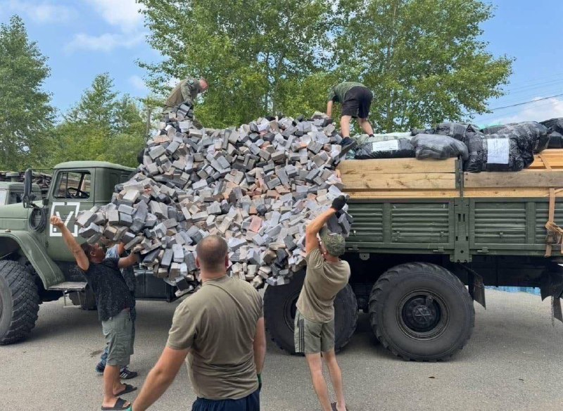 NiKITa🇺🇦 (Twitter)俄羅斯人開始使用一種新型高效偽裝網，軍用“閃光”網