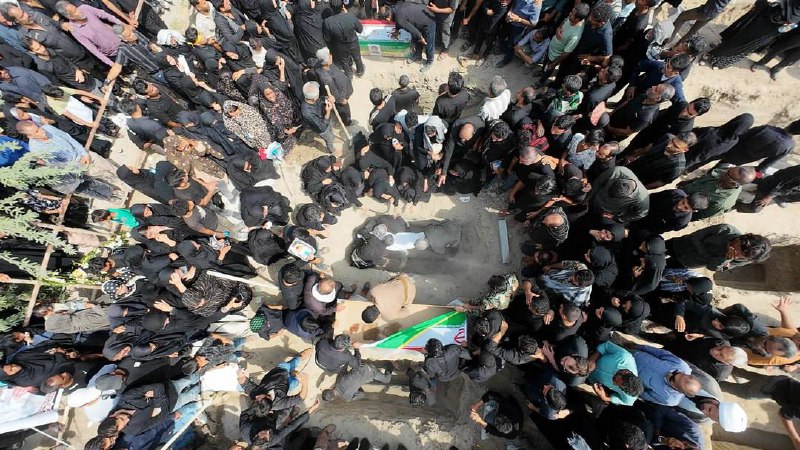 🇮🇷|大批伊朗人向被美国轰炸、造成 120 名伊朗女学生死亡的米纳布小学的殉难女学生告别