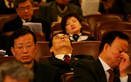 一个乡镇公务员之死折射官场暗黑 陆媒删文