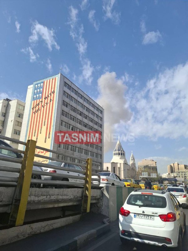 1.美国和以色列对德黑兰和全国各地导弹基地的袭击也在继续2.“伊斯兰革命卫队、军队和警察的指挥和控制结构完好无损——许多暗杀企图被挫败，武装部队正在根据伊斯兰革命最高领袖发布的预先计划的指令应对美国犹太复国主义的侵略” - IRIB1.美国和以色列对德黑兰和全国各地导弹基地的袭击也在继续2.“伊斯兰革命卫队、军队和警察的指挥和控制结构完好无损——许多暗杀企图被挫败，武装部队正在根据伊斯兰革命最高领袖发布的预先计划的指令应对美国犹太复国主义的侵略” - IRIB