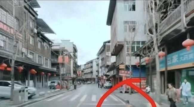 华为电动车智驾状态下冲撞2岁幼童