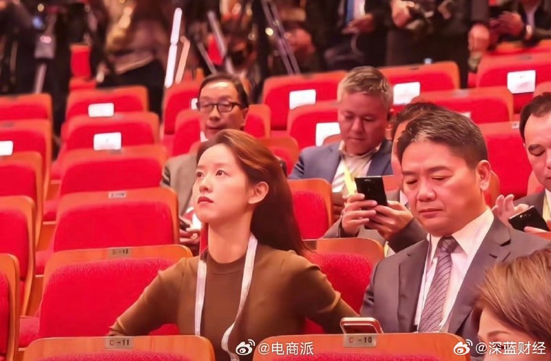 刘强东朋友圈撒狗粮，大佬还是很幽默