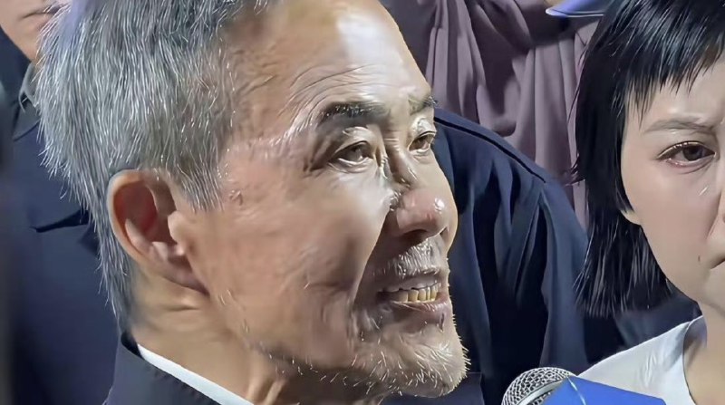 1. 1.王石的最新照片，是谁抓拍的？万科前董事长郁亮，退休20天后疑似失联半月，万科回应“不清楚”