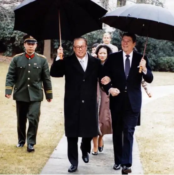1. 1.近100年和近50年以来，对中国帮助最大的国家分别是谁？没想到恩人竟是被骂的最惨的两个