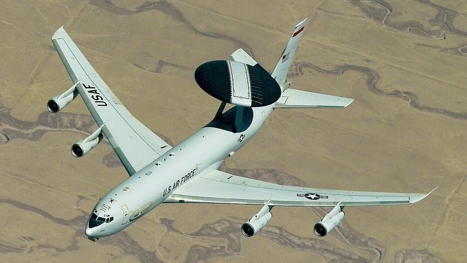 1. 伊朗展示了3月27日伊朗袭击沙特阿拉伯苏丹王子空军基地前后，被摧毁的美国空军E-3G哨兵预警机的卫星图像