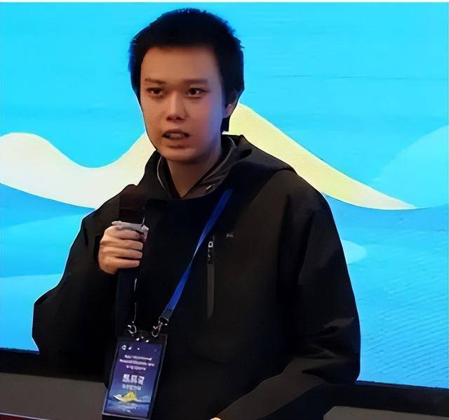 曝23岁副教授初中学历 却要在北大开讲座