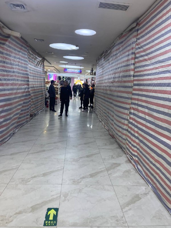 河北保定市大规模关门闭店，据可靠消息，省里来暗访人员通知各单位整改