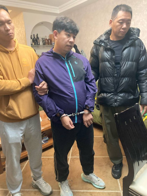 1. 北海尹牧师家被贴封条1. 北海尹牧师家被贴封条